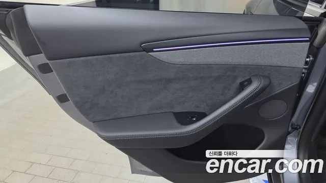 Tesla Model Y — Фото автомобиля 24