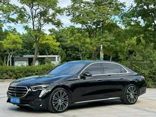 Mercedes-Benz E-Class — Фото автомобиля 2