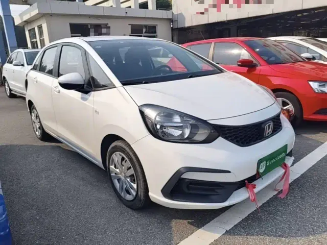 Honda Fit — Фото автомобиля 3
