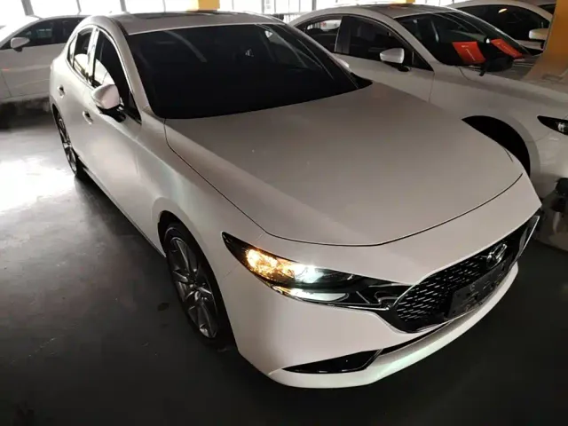 Mazda Axela — Фото автомобиля 3