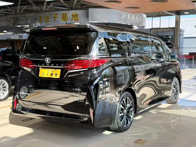Toyota Alphard — Фото автомобиля 26
