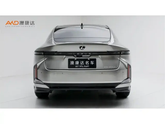 Lexus ES — Фото автомобиля 4