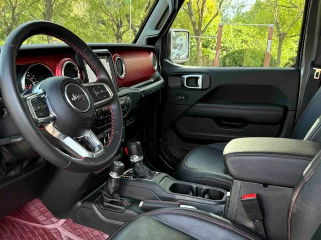 Jeep Wrangler — Фото автомобиля 9