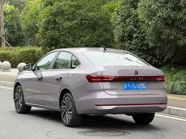 Volkswagen Lavida — Фото автомобиля 5
