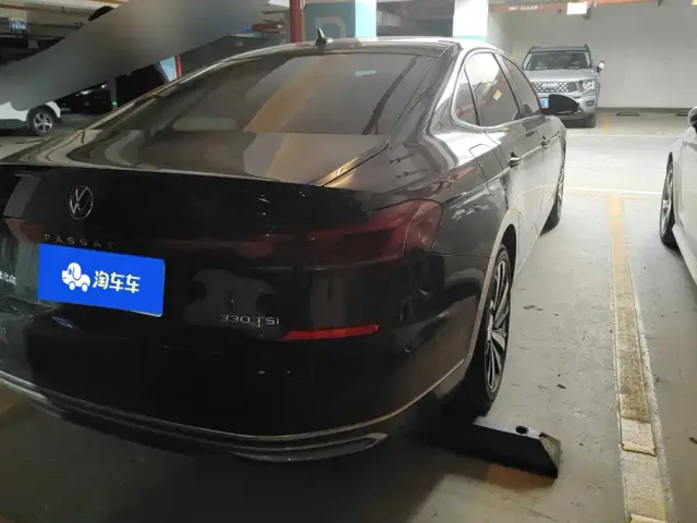 Volkswagen Passat — Фото автомобиля 3