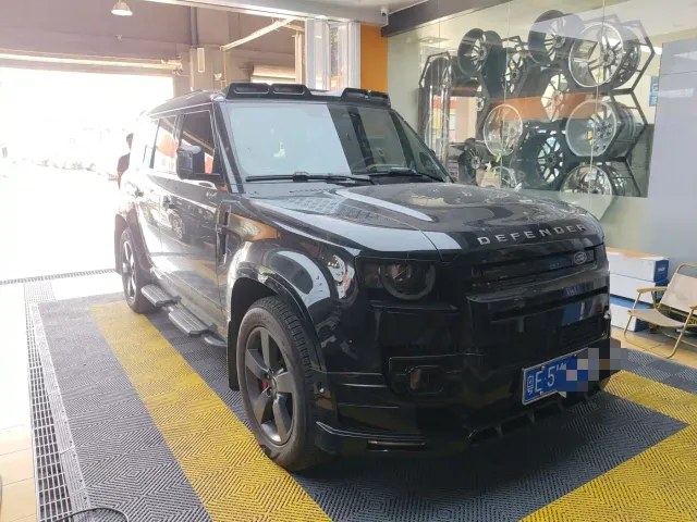Land Rover Defender — Фото автомобиля 2