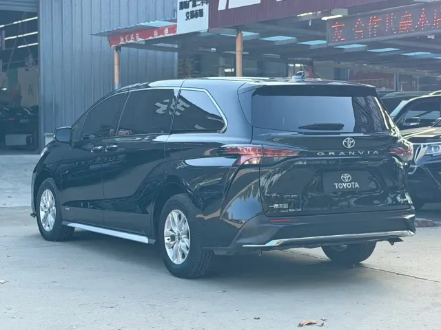 Toyota Granvia — Фото автомобиля 5