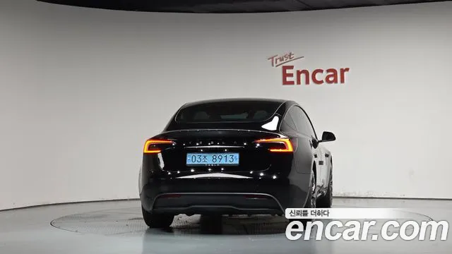Tesla Model 3 — Фото автомобиля 4