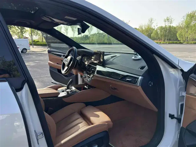 BMW 6 Series Gran Turismo — Фото автомобиля 8
