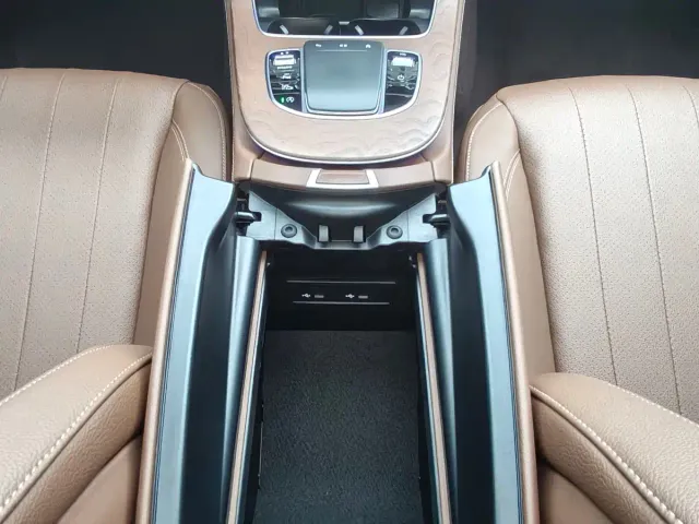 Mercedes-Benz E-Class — Фото автомобиля 22