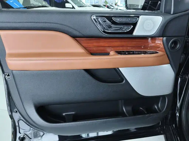Lincoln Navigator — Фото автомобиля 7