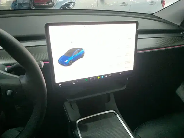 Tesla Model Y — Фото автомобиля 12