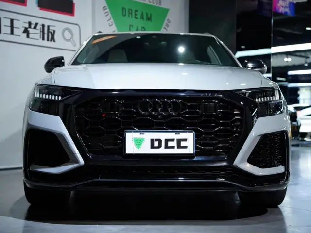 Audi RS Q8 — Фото автомобиля 9