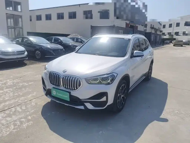 Фотография автомобиля — BMW X1