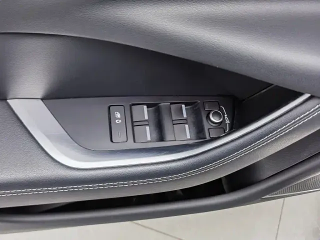 Jaguar XEL — Фото автомобиля 9