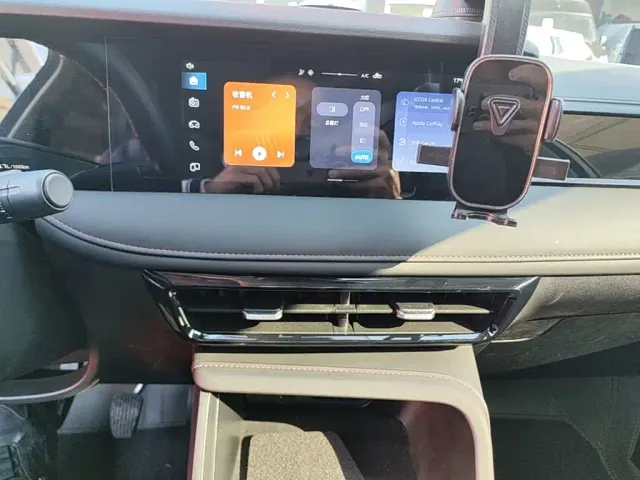 Roewe i5 — Фото автомобиля 12