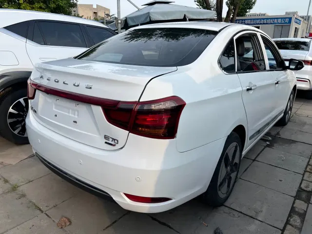 Dongfeng Fengshen E70 — Фото автомобиля 4