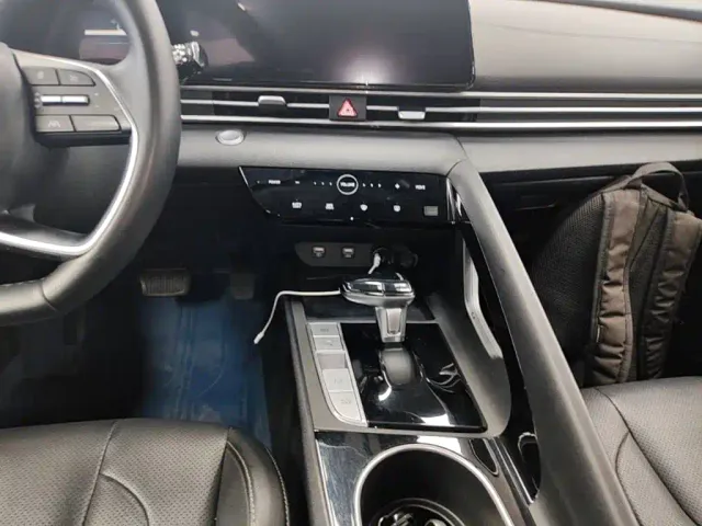 Hyundai Elantra — Фото автомобиля 12