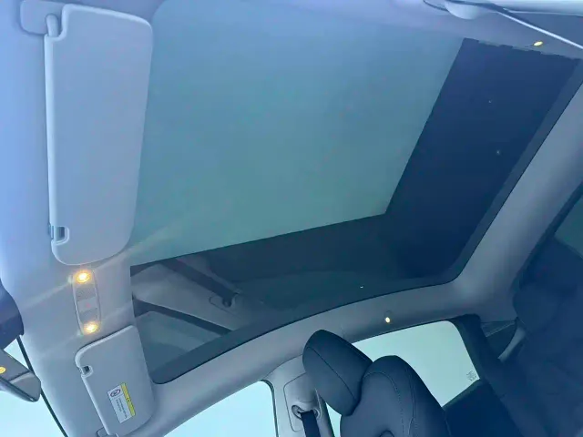 Tesla Model Y — Фото автомобиля 8