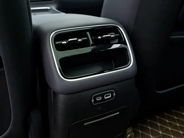 Leapmotor C10 — Фото автомобиля 16