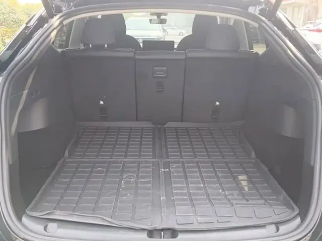 Tesla Model Y — Фото автомобиля 18