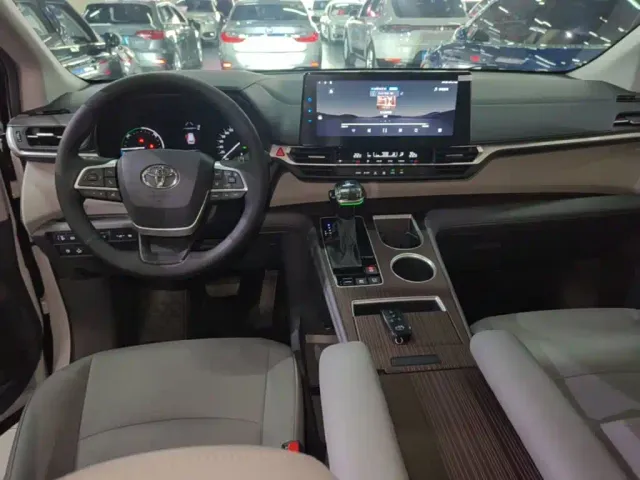 Toyota Granvia — Фото автомобиля 9