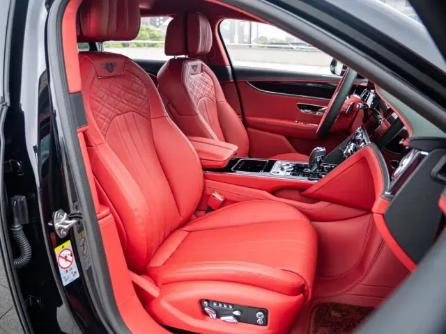 Bentley Flying Spur — Фото автомобиля 15