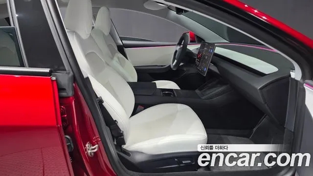 Tesla Model 3 — Фото автомобиля 11