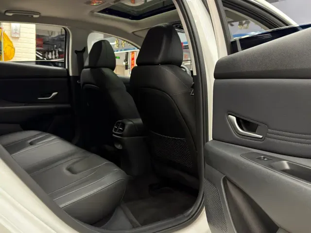 Hyundai Elantra — Фото автомобиля 27