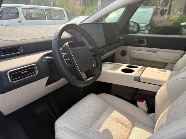 Li Auto MEGA — Фото автомобиля 6
