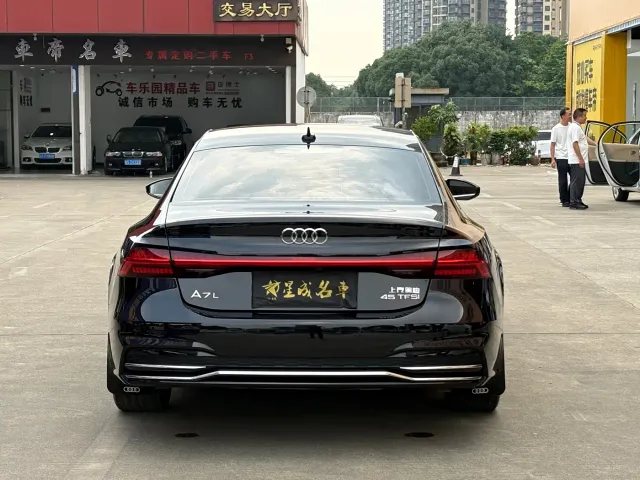 Audi A7L — Фото автомобиля 17