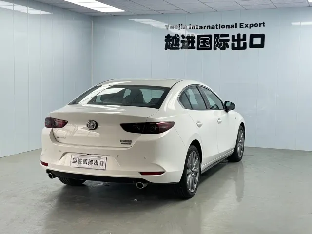 Mazda Axela — Фото автомобиля 10