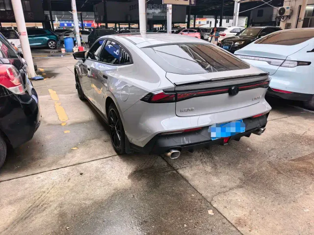 Changan Changan UNI-V 2022 1.5T Premium Model — Фото автомобиля 12