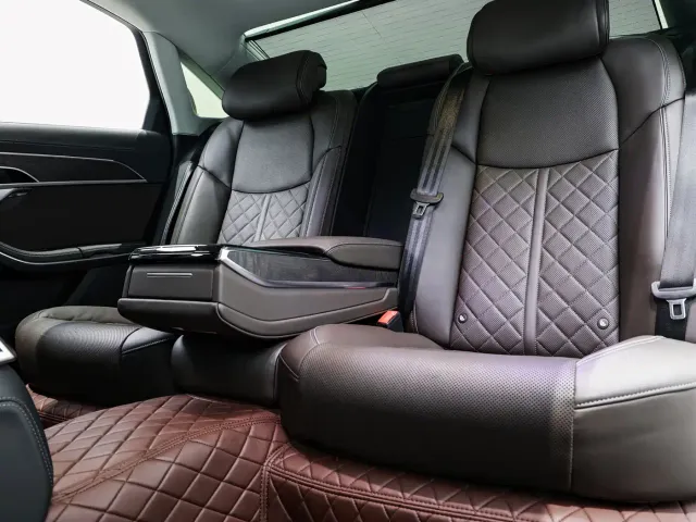 Audi A8 — Фото автомобиля 12
