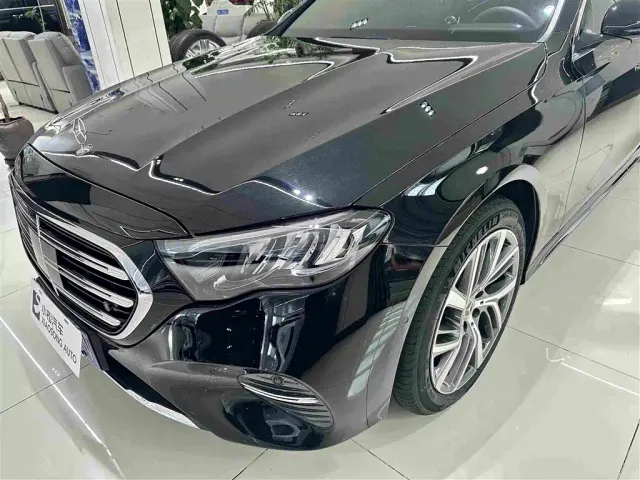 Mercedes-Benz E-Class — Фото автомобиля 3