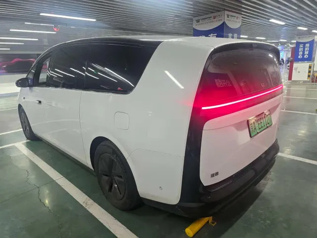 Li Auto MEGA — Фото автомобиля 4