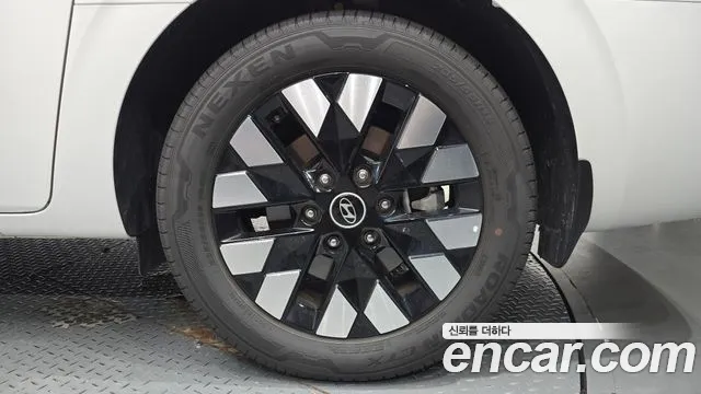 Hyundai Staria Staria 4WD Lounge 9 мест — Фото автомобиля 19