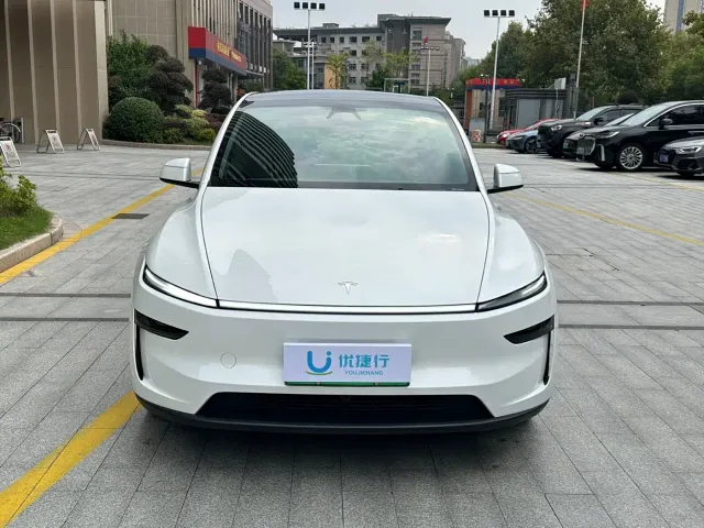 Tesla Model Y — Фото автомобиля 4