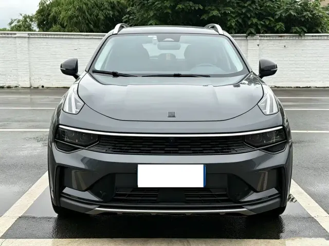 Lynk & Co 01 — Фото автомобиля 2