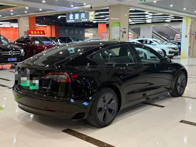 Tesla Model 3 — Фото автомобиля 7