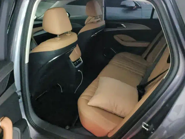 Hongqi H5 — Фото автомобиля 11