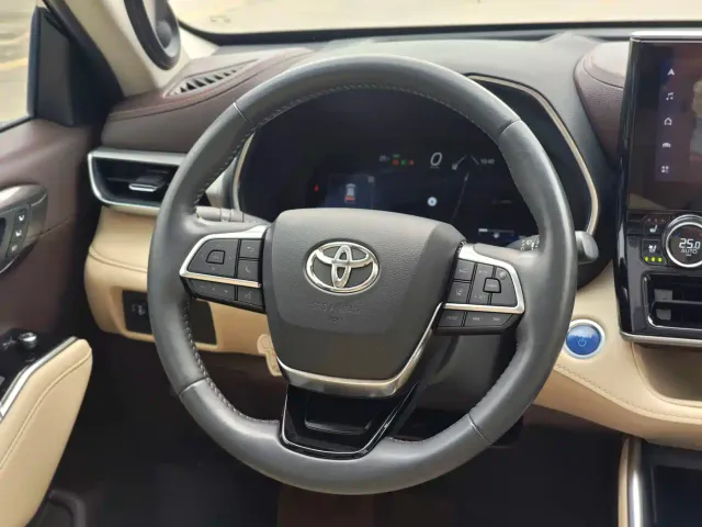 Toyota Highlander — Фото автомобиля 21