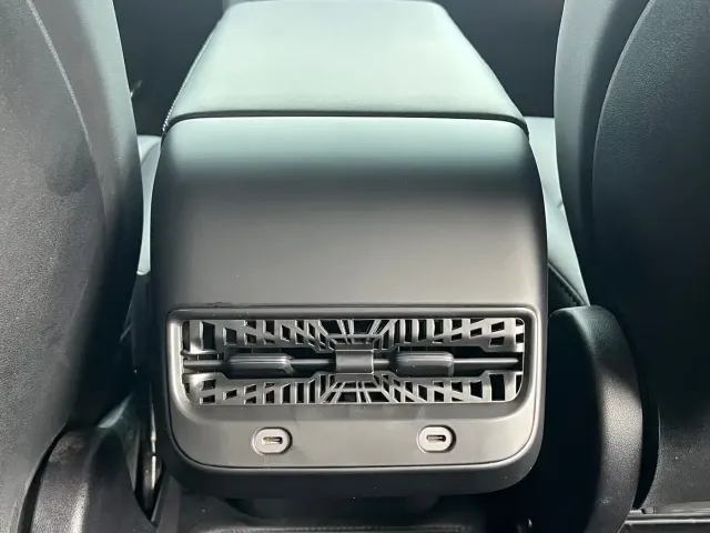 Tesla Model Y — Фото автомобиля 12