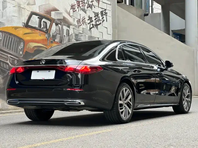 Mercedes-Benz E-Class — Фото автомобиля 5