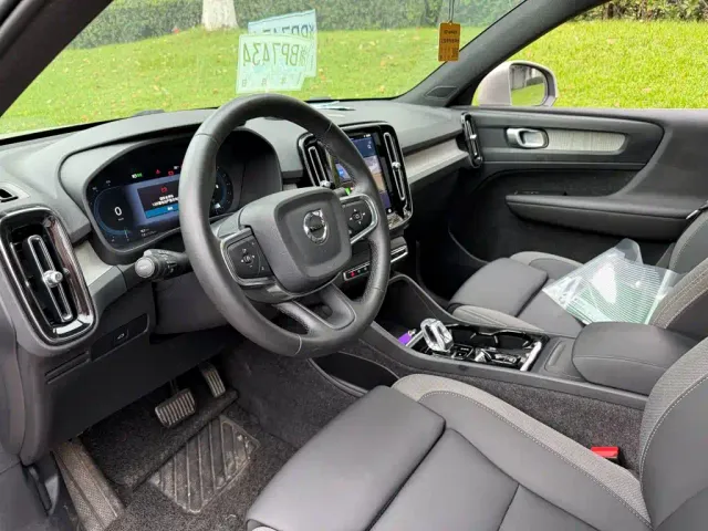 Volvo XC40 — Фото автомобиля 7