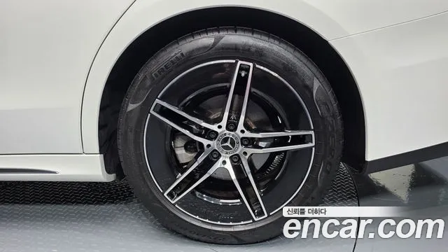 Mercedes-Benz E-Class — Фото автомобиля 19
