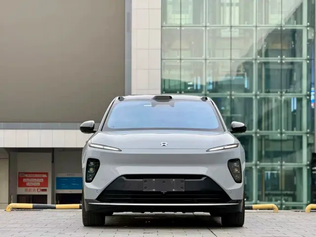 Nio ES8 — Фото автомобиля 2