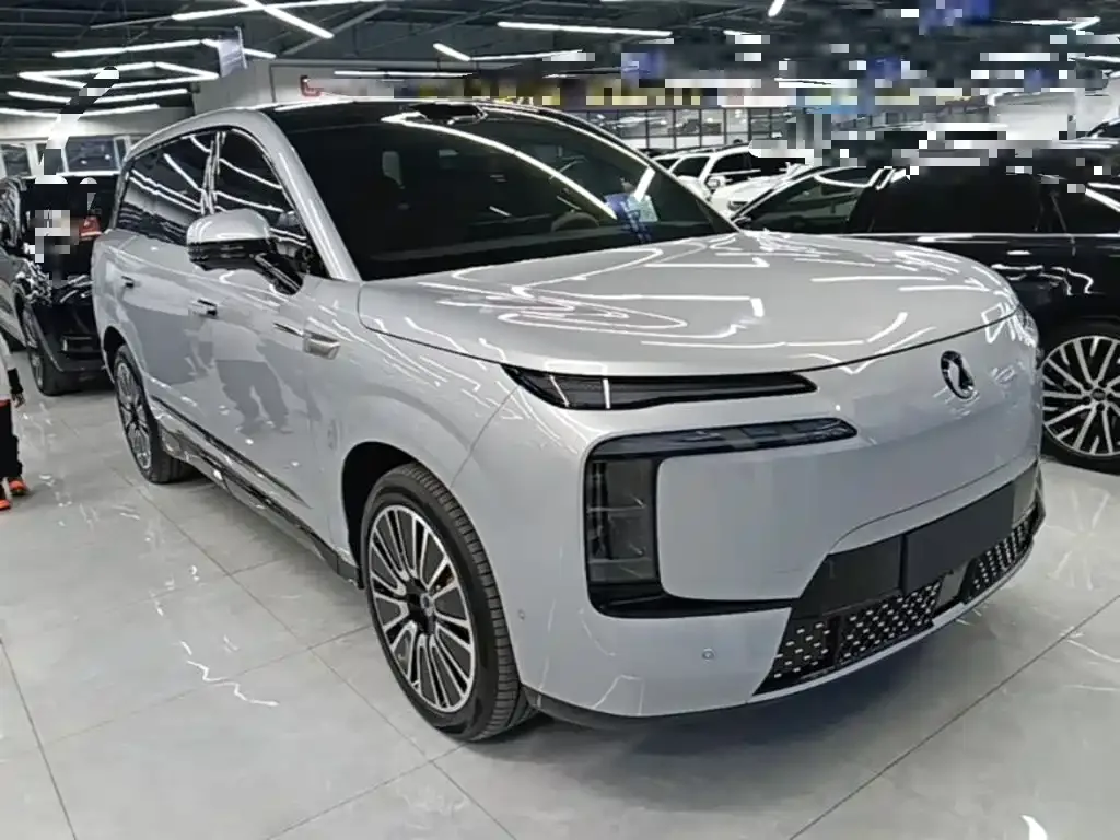Denza Denza N8L 2025 Standard — Фото автомобиля 3