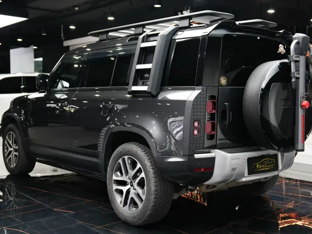 Land Rover Defender — Фото автомобиля 9