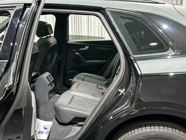 Audi SQ5 — Фото автомобиля 16